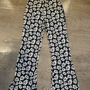 Hollister Black and White Daisy Print Pants - Size S